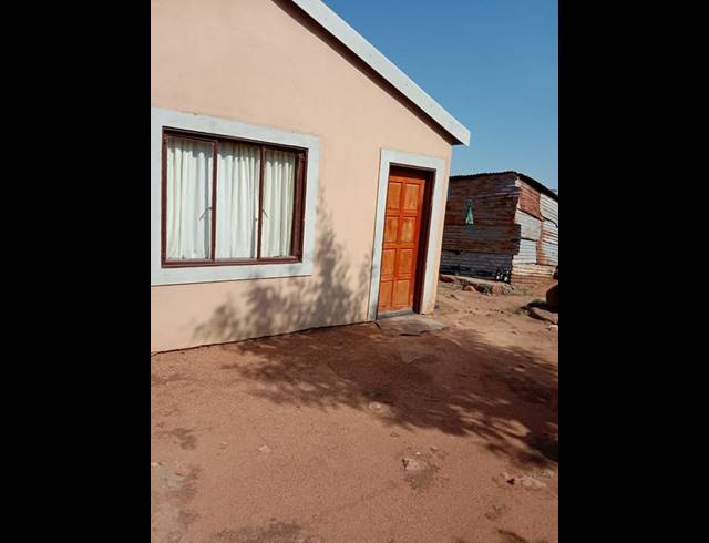 2 BEDROOM HOUSE FOR SALE IN SOSHANGUVE EAST